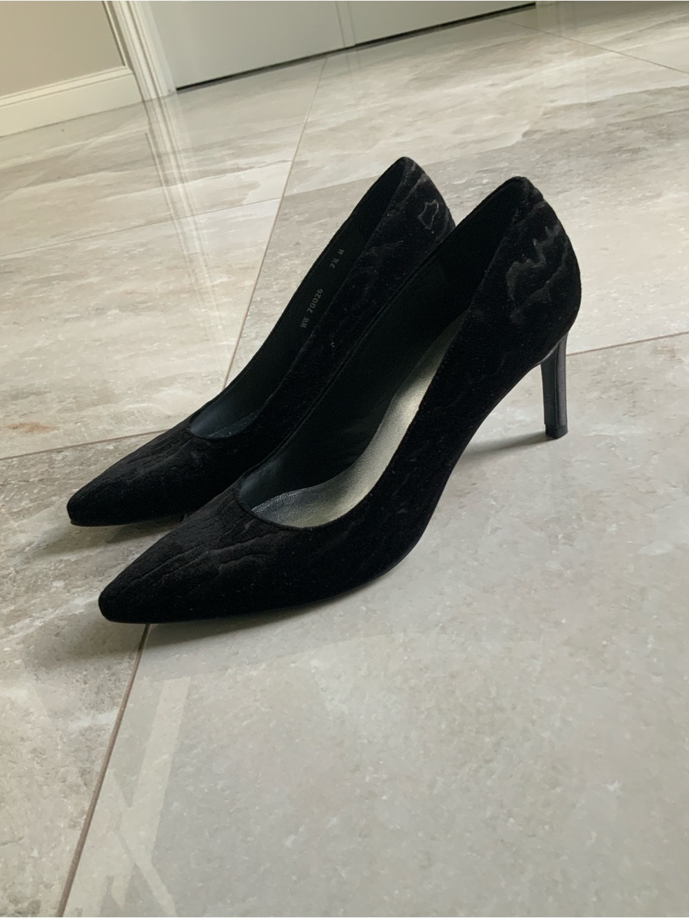 Stuart Weitzman Black velvet stiletto Pointed-Toe Pumps 7 1/2